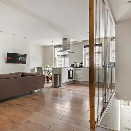 Enchanting Hideaway - La Reserve South Kensington *