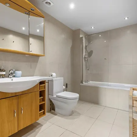Enchanting Hideaway - La Reserve South Kensington * Londra