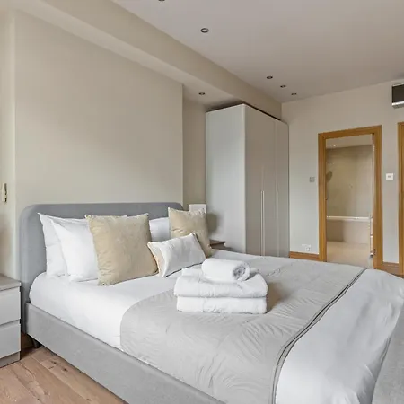 Enchanting Hideaway - La Reserve South Kensington * Londra