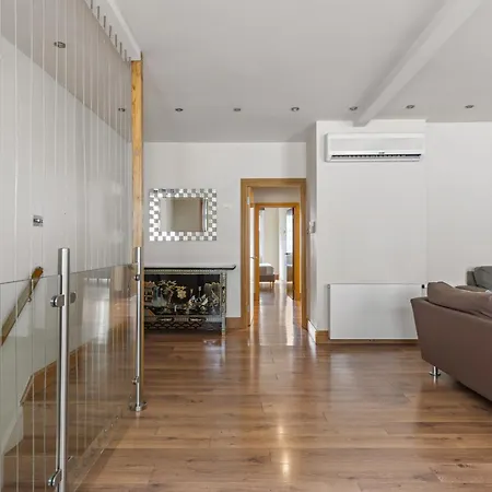 Enchanting Hideaway - La Reserve South Kensington