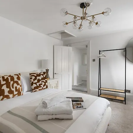 Serenity Escape - La Reserve Knightsbridge Apartment London