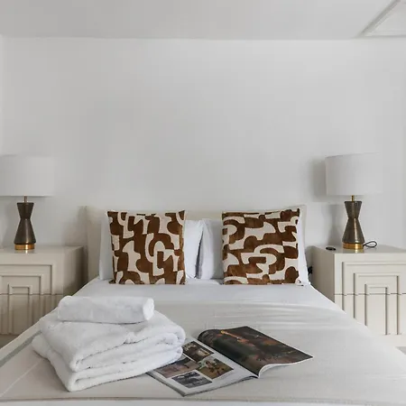 Serenity Escape - La Reserve Knightsbridge Apartment