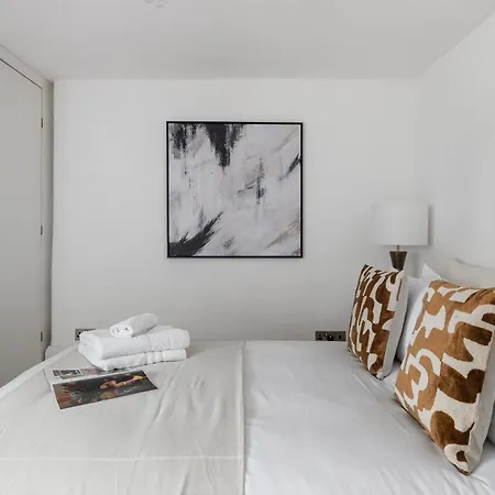 Serenity Escape - La Reserve Knightsbridge Apartment London