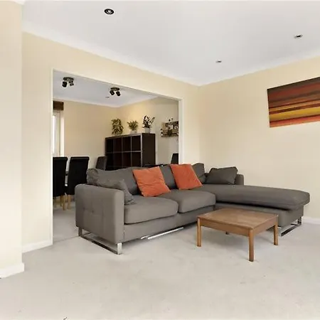 Amazing 4br Flat With Beautiful Terrace *