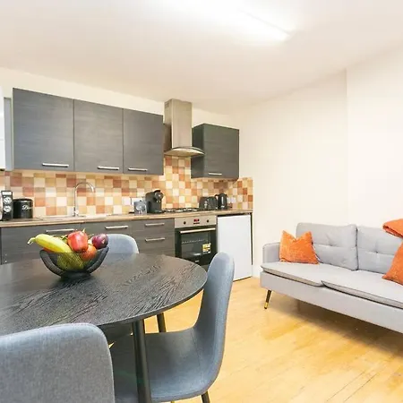 Trendy 1br In West Kensington -opposite Station