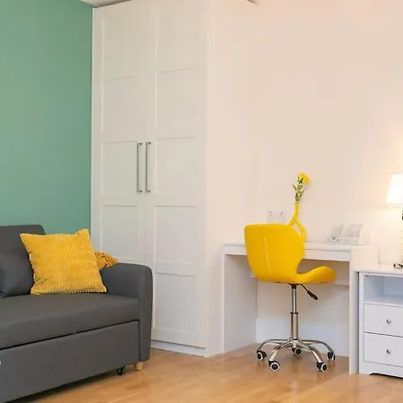 Apartment Trendy 1br In West Kensington -opposite Station London