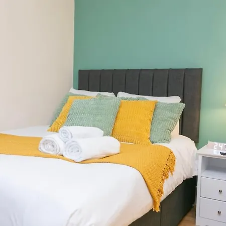 Trendy 1br In West Kensington -opposite Station