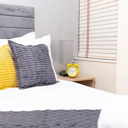Yellow Rose 1br Opposite West Kensington Station 公寓