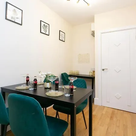 公寓 Yellow Rose 1br Opposite West Kensington Station