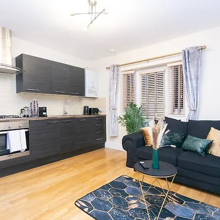 Yellow Rose 1br Opposite West Kensington Station 公寓 *