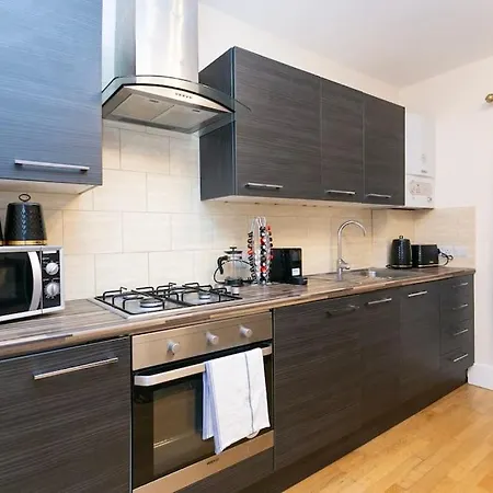Yellow Rose 1br Opposite West Kensington Station 公寓 伦敦