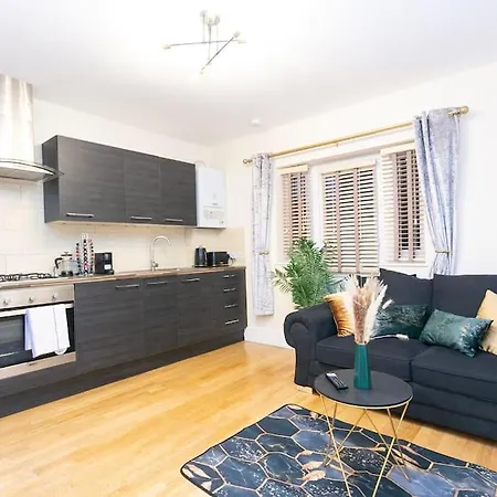 Yellow Rose 1br Opposite West Kensington Station *