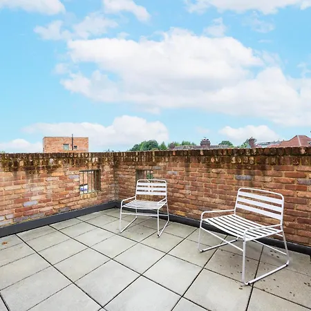 Modern 3 Bedroom House With Balconies & Parking Apartment *