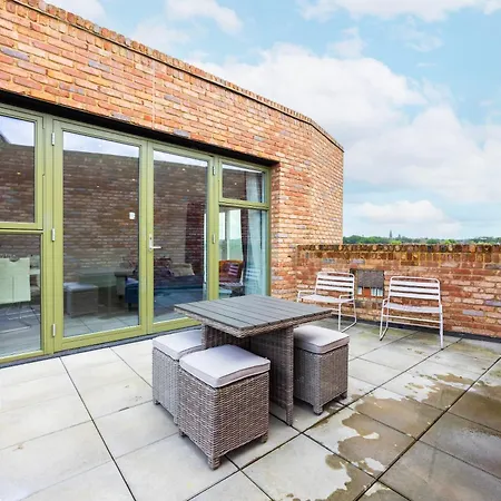 Modern 3 Bedroom House With Balconies & Parking Apartment