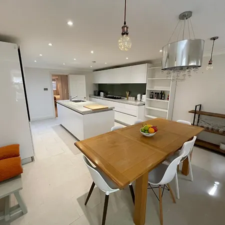 Holiday home 5 Bed House - Fancy - Sleep Up To 12 - *