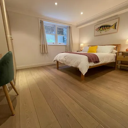Holiday home 5 Bed House - Fancy - Sleep Up To 12 - London