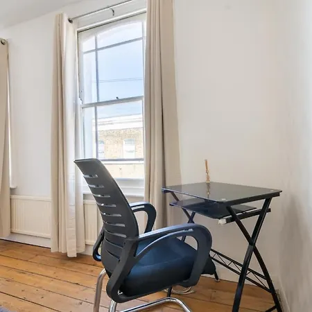 Bright Spacious Double Bedroom