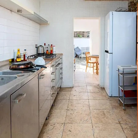 Guest house Bright Spacious Double Bedroom London