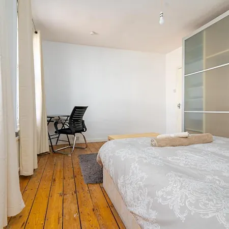 Bright Spacious Double Bedroom * London