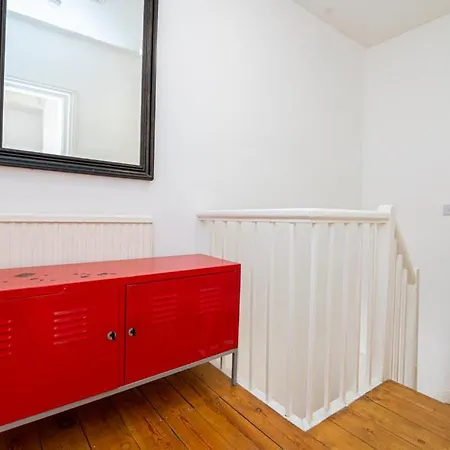 Guest house Bright Spacious Double Bedroom London