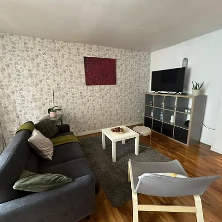 Apartment Charming 1bdr Serviced Condo! 4 Guests Pool N Free Parking *