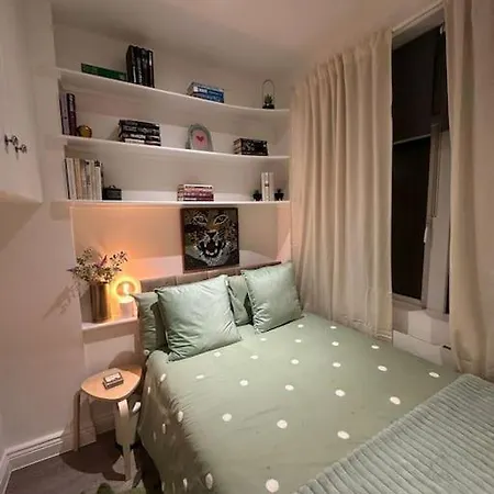 Apartment Petit In Paddington London
