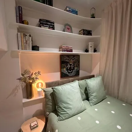 Petit In Paddington Apartment London