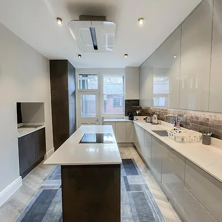 Lux 4 Bedroom In Baker St Near Regent's Park *