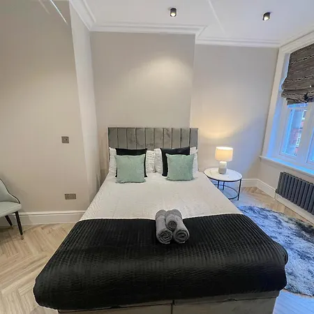 Lux 4 Bedroom In Baker St Near Regent's Park *