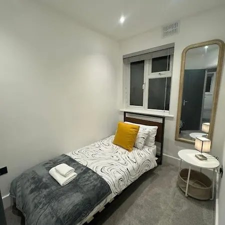 Apartment Modern 3bed, Garden, St *