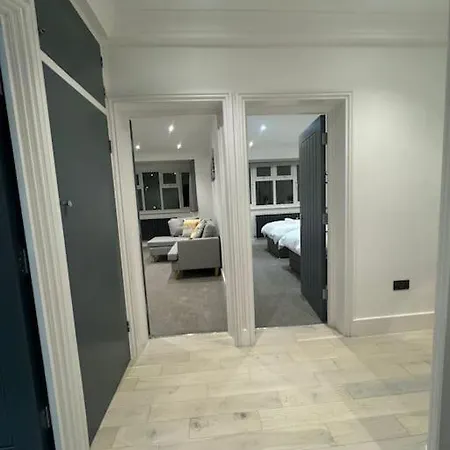Modern 3bed, Garden, St Surbiton