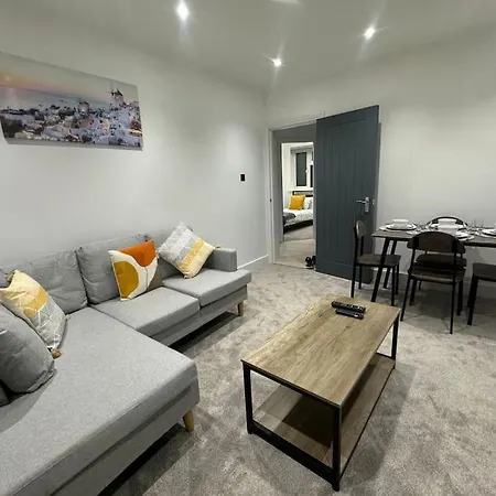 Modern 3bed, Garden, St Apartment