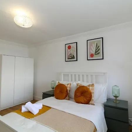 Mcrae - 2 Bed Flat - South - Crystal Palace * Norwood