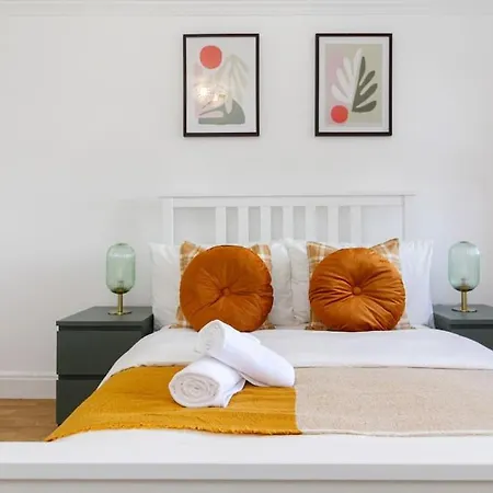 Apartment Mcrae - 2 Bed Flat - South - Crystal Palace Norwood