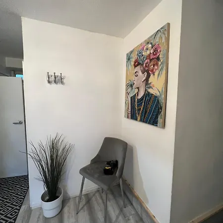 2 Bedroom Flat With Balcony In White City, Hammersmith *