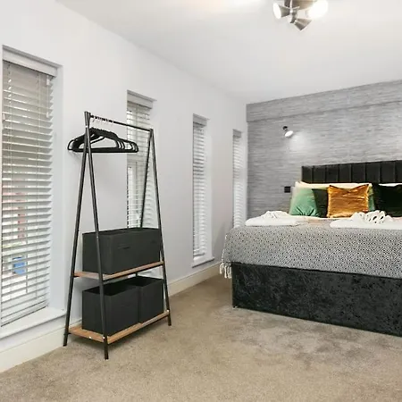 Awesome 1 Bedroom Flat In Apartment Twickenham
