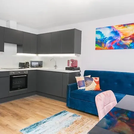Awesome 1 Bedroom Flat In * Twickenham
