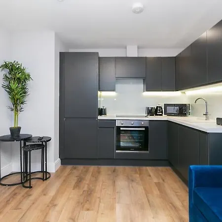 Awesome 1 Bedroom Flat In Apartment