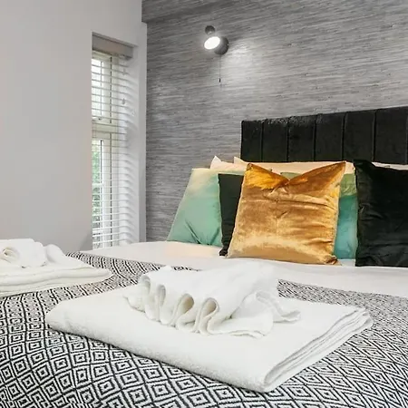 Awesome 1 Bedroom Flat In Apartment