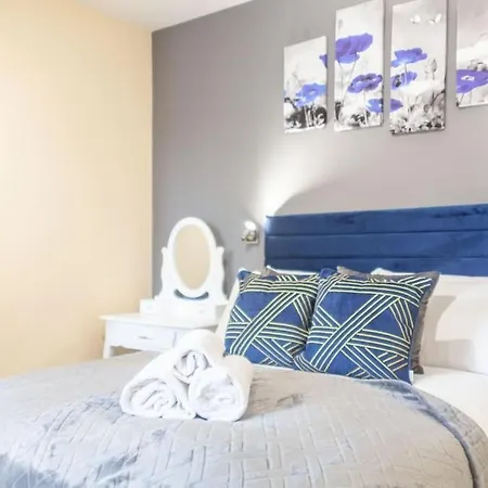 Modern Stylish 2 Bedroom In East
