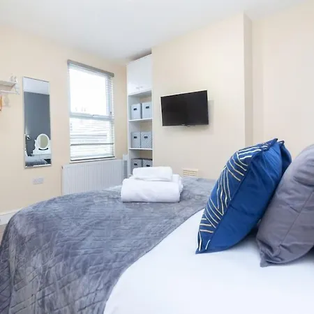Apartment Modern Stylish 2 Bedroom In East