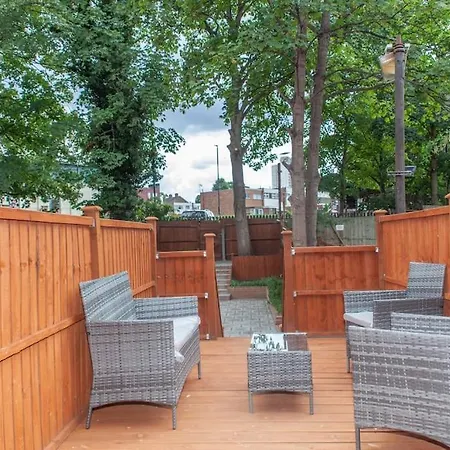Spacy 3 Bedroom Woolwich Apartment London