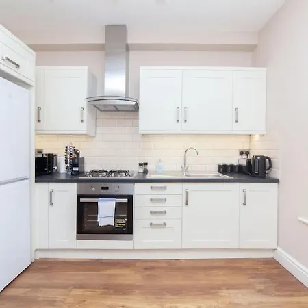 Spacy 3 Bedroom Woolwich Apartment *