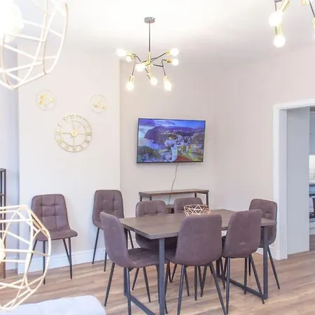 Spacy 3 Bedroom Woolwich Apartment London
