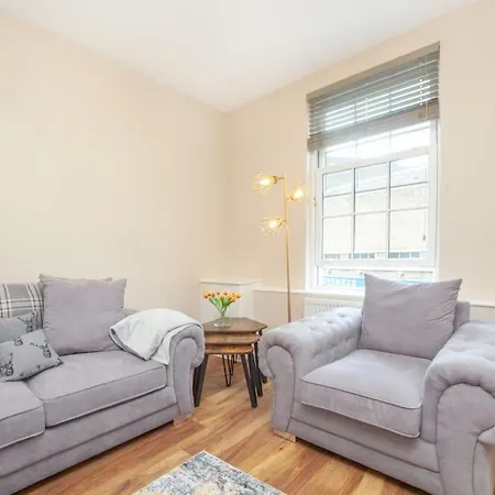 Apartment Spacy 3 Bedroom Woolwich