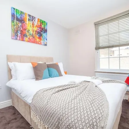 Spacy 3 Bedroom Woolwich Apartment *