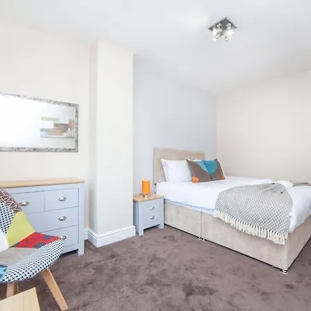Spacy 3 Bedroom Woolwich Apartment *