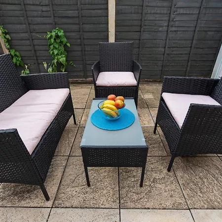 3 Bedroom House With Spacious Back Garden & Free Parking In Ilford, Barking Apartment Barking (Greater London)