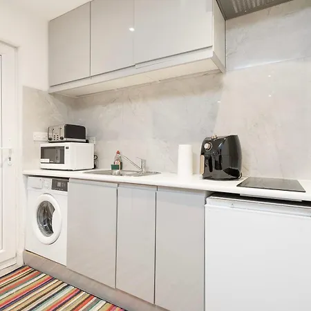 Apartmán Cosy 1 Bedroom Walking Distance To Mall With Parking Available Londýn