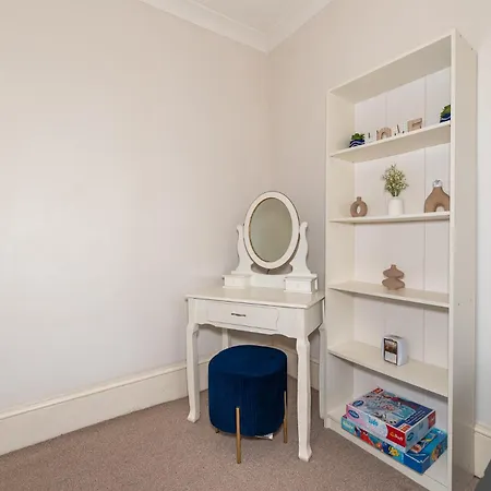 3 Bedroom House With Spacious Back Garden & Free Parking In Ilford, Barking Apartment Barking (Greater London)